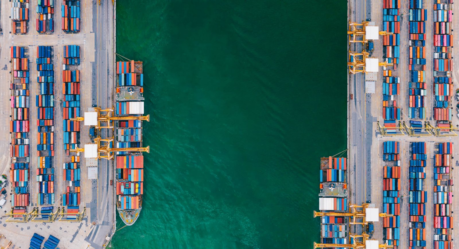 Standardisation reshaped more than maritime transport. Ports, cranes, ships and logistics networks gradually evolved around shared container specifications.